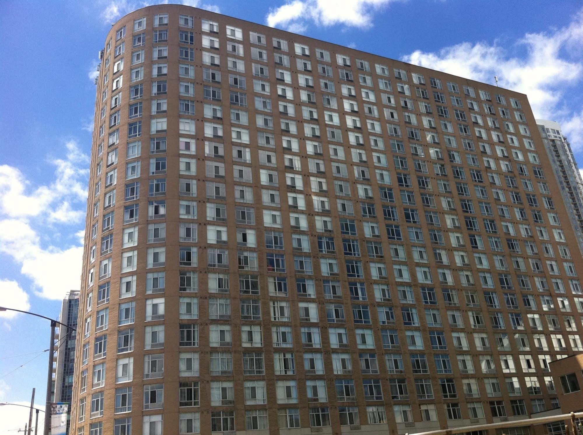 Aparthotel Glen Grove At Maple Leaf Toronto Esterno foto