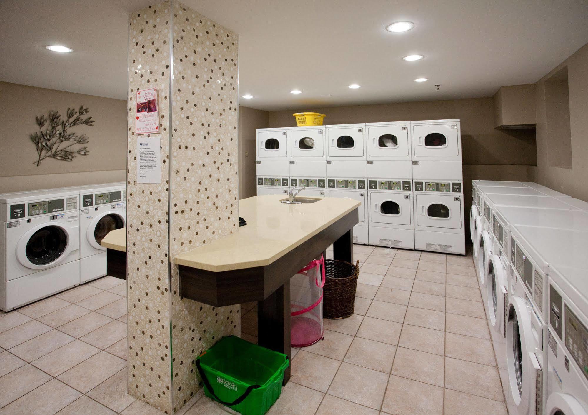 Aparthotel Glen Grove At Maple Leaf Toronto Esterno foto